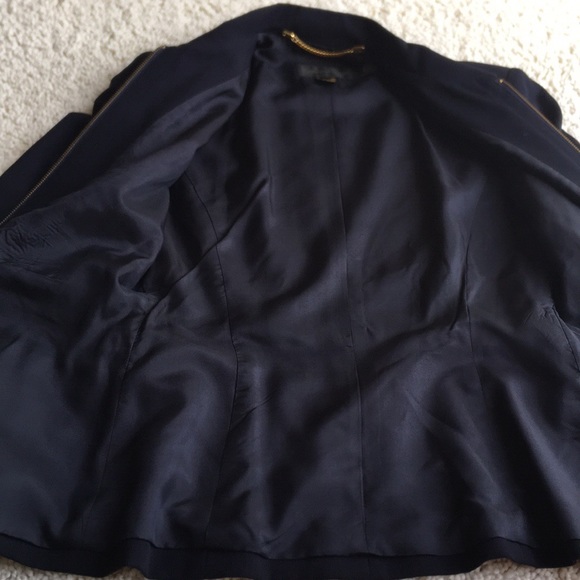 Classiques Entier Navy Blazer.     Size XS - Picture 7 of 7